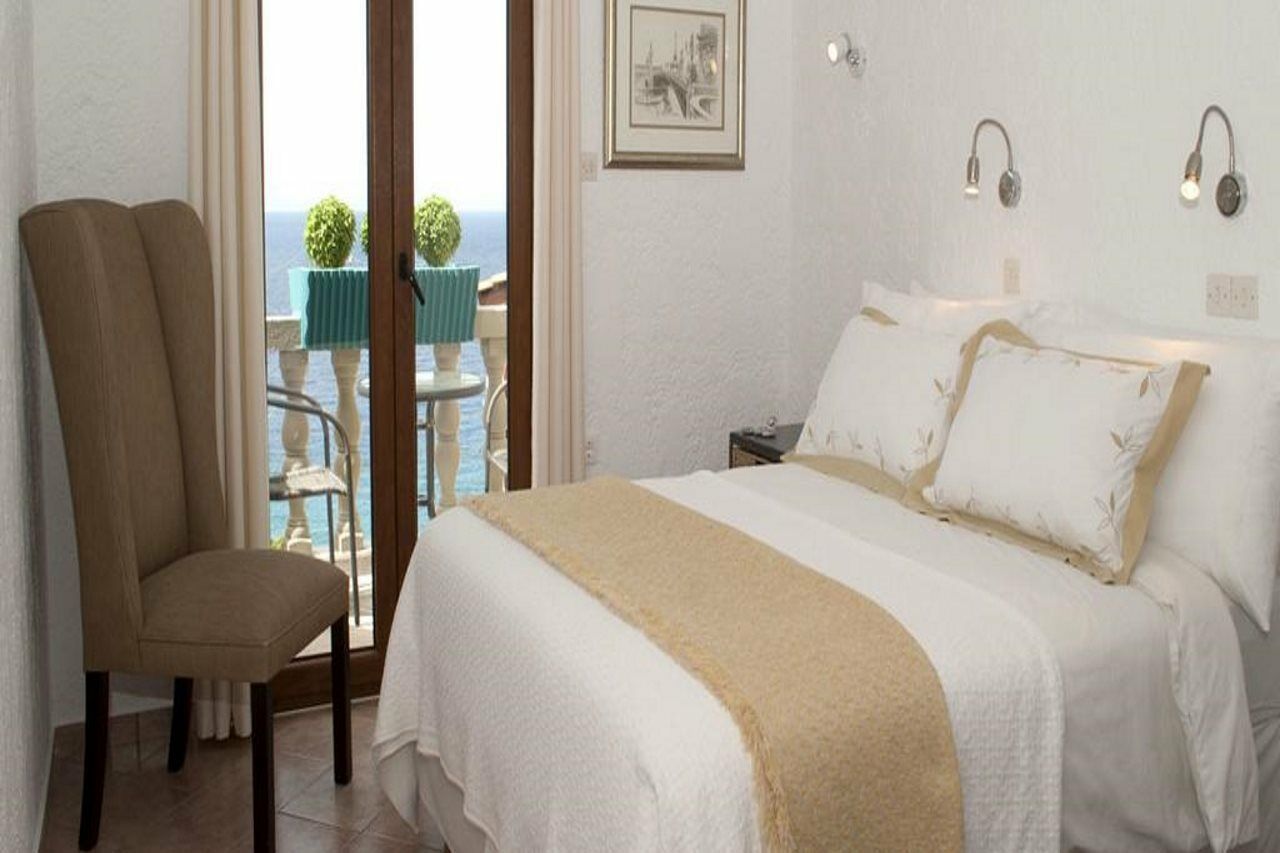 Hotel Cattleya Кокарі Екстер'єр фото